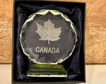 Pisapapeles de cristal vintage, recuerdo con hoja de arce grabada en 3D, Canadá, con caja forrada de seda.