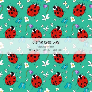 以下が含まれることがあります： 赤色のてんとう虫、白い花、青い蝶、紫色の風鈴草が、ターコイズブルーの背景に描かれたシームレスパターン。テキスト「Clemie Creatures」と「Seamless pattern 12" x 12" 300 dpi RGB JPG」が表示されています。