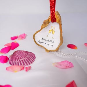 Adornos de concha de ostra - Regalo de compromiso personalizable - Decoración del hogar inspirada en el océano - Regalos para recién casados - Regalos para recién comprometidos - Regalo de Navidad