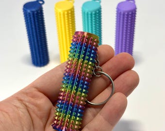 Mini llavero con rodillo de pinchos: juguete antiestrés con agarre impreso en 3D, personalizable / Fidget con pinchos