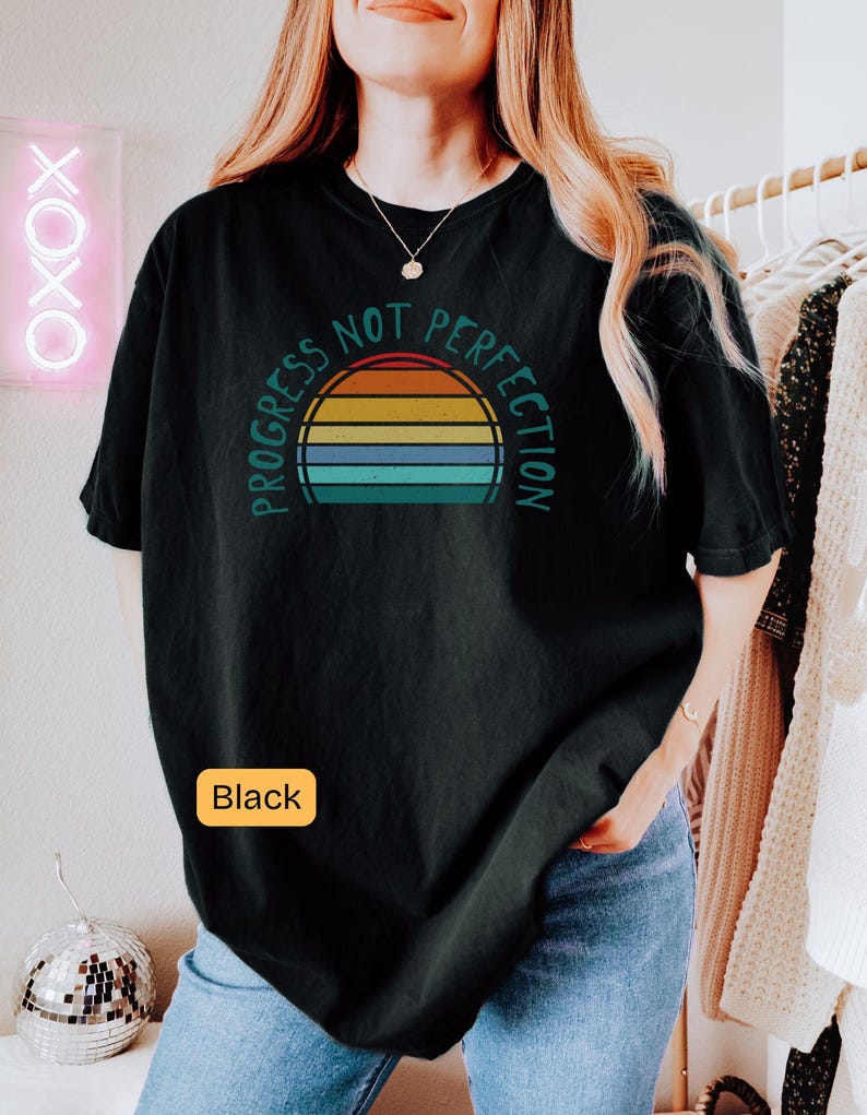 Koszulka „Postęp, nie perfekcja”, koszulka zachęcająca do rozwoju mentalności, prezent dla terapeuty zdjęcie 5
