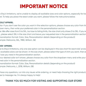Puede incluir: Un gr&aacute;fico informativo con el texto rojo IMPORTANT NOTICE en la parte superior. Proporciona instrucciones para pedir ropa de adulto y ni&ntilde;o, explicando c&oacute;mo seleccionar colores y tallas de la S a la 5XL usando la secci&oacute;n de personalizaci&oacute;n.