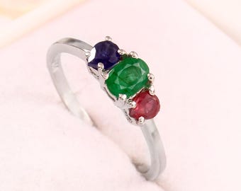 Ring met smaragd, robijn en saffier: 925 sterlingzilver multisteen