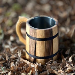 Lichthouten bierpul 600 ml - handgemaakte houten bierpul met metalen inzetstuk, rustieke bruidsjonkers cadeau, uniek verjaardagscadeau voor hem