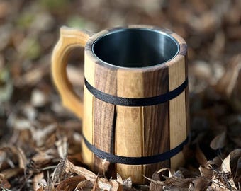 手作りのライトウッドビールジョッキ - 金属製のライナーが付いた素朴な木製マグカップ