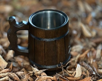 Caneca de cerveja de madeira com inserto de aço inoxidável