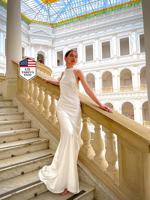 Simple Wedding Dress for Civil Ceremony Romantic Beach Elopement Wedding Look | CANDY