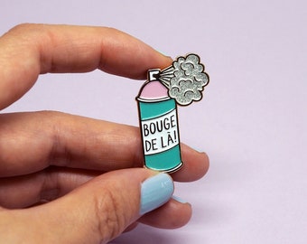 Pin's en émail Spray "Bouge de là"