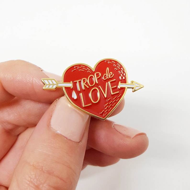 Enamel pin Trop de Love valentine gift image 3