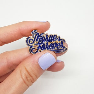 Pin's Morue Forever bleu et doré, cadeau pour copine image 5