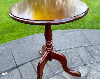 Vintage Bombay Company Pedestal Accent Table Mahogany 20.5” x 14.5”