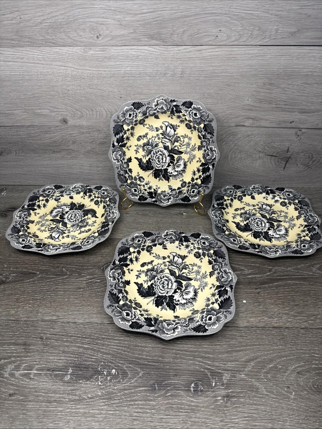 Spode Archive Collections British Flower Poppy 9” Black Yellow