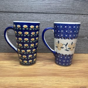 Manufaktura Boleslawiec Polsk keramik långa lattemuggar Artist L. Prościak~ 2 st.