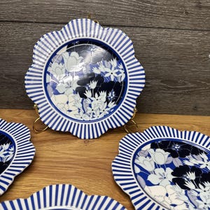 Platos de postre florales Anthropologie Lyla con rayas azules y blancas de 8,25" (juego de 4) imagen 3