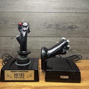 Thrustmaster HOTAS Cougar F16 Flygsimulatorkontroll Gasreglage och joystick