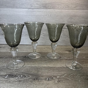 Calice da vino Artland Smokey Grey con stelo soffiato a mano e bolle ~Set da 4