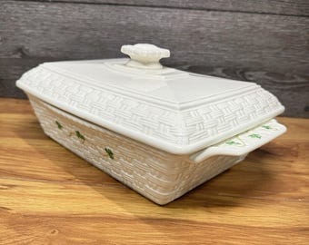 Belleek Everyday 2 Quart Covered Casserole Korbgeflecht Irland.