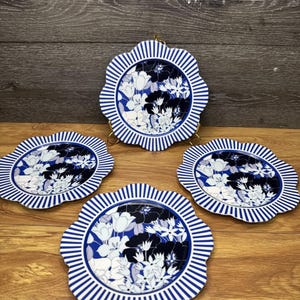 Platos de postre florales Anthropologie Lyla con rayas azules y blancas de 8,25" (juego de 4) imagen 1
