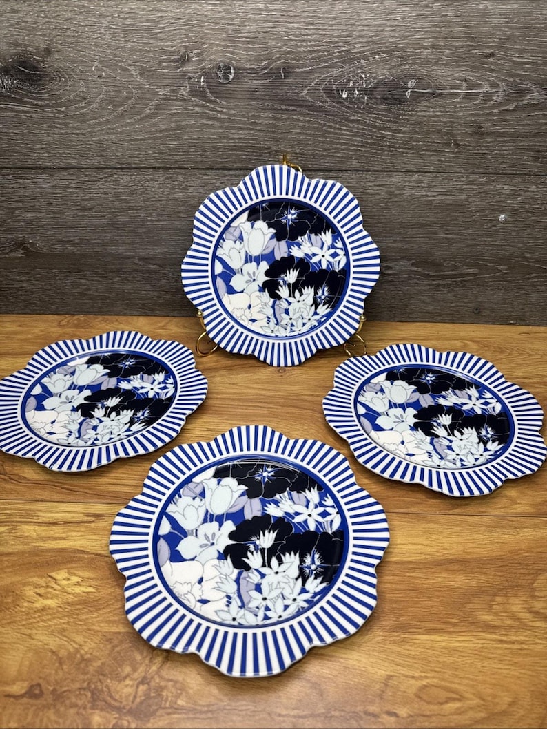 Platos de postre florales Anthropologie Lyla con rayas azules y blancas de 8,25" (juego de 4) imagen 1