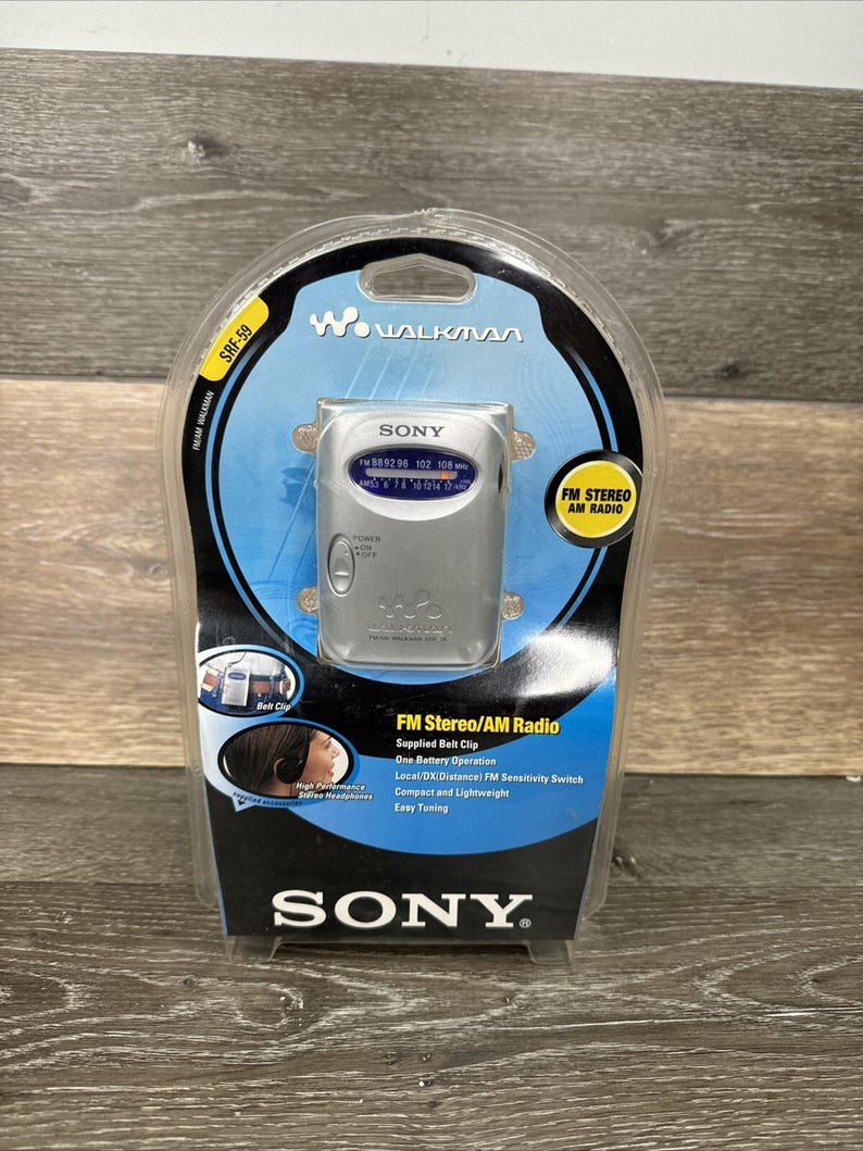 Sony SRF-59 AM/FM radio walkman argent avec casque/pince ceinture - image 1
