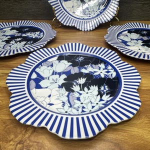 Platos de postre florales Anthropologie Lyla con rayas azules y blancas de 8,25" (juego de 4) imagen 6