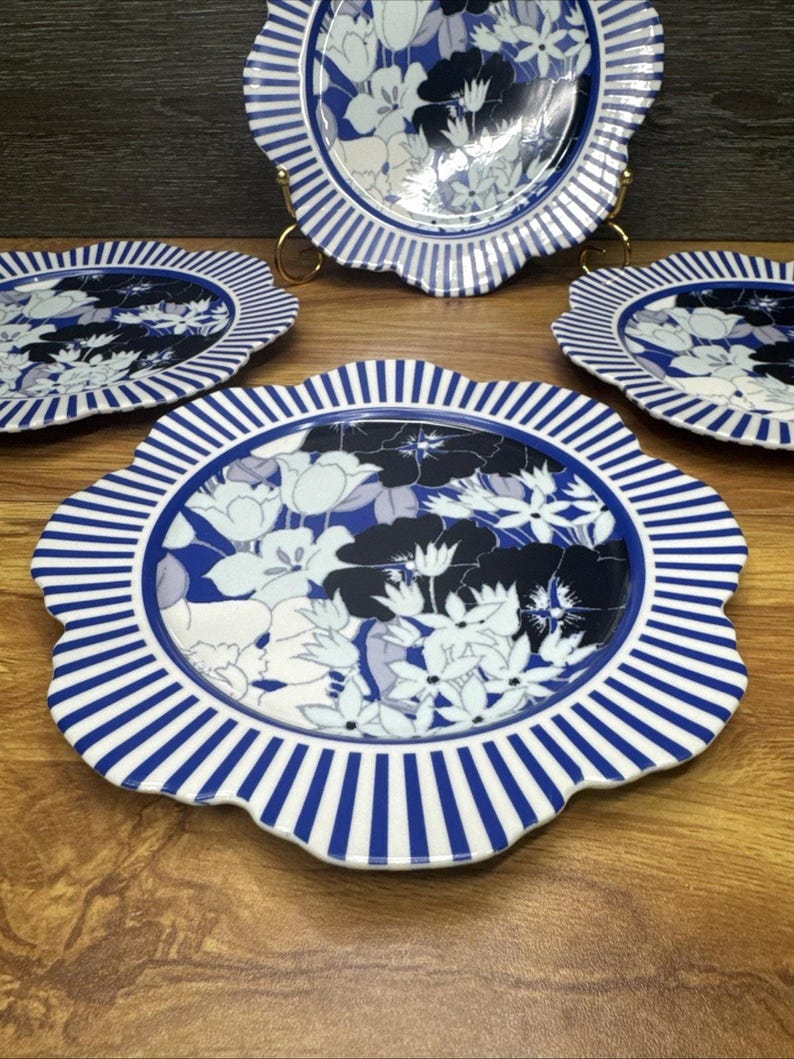 Platos de postre florales Anthropologie Lyla con rayas azules y blancas de 8,25" (juego de 4) imagen 6