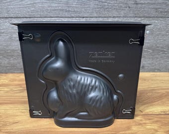 Zenker 3D Easter Bunny Baking Tin made in Germany H8.5 x W7.75”