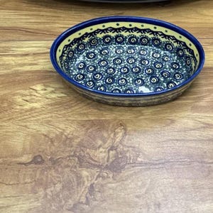 Ciotole ovali in ceramica polacca Boleslawiec con motivo pavone, bombo e ape, diametro 6,25 pollici.