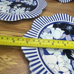 Platos de postre florales Anthropologie Lyla con rayas azules y blancas de 8,25" (juego de 4) imagen 5