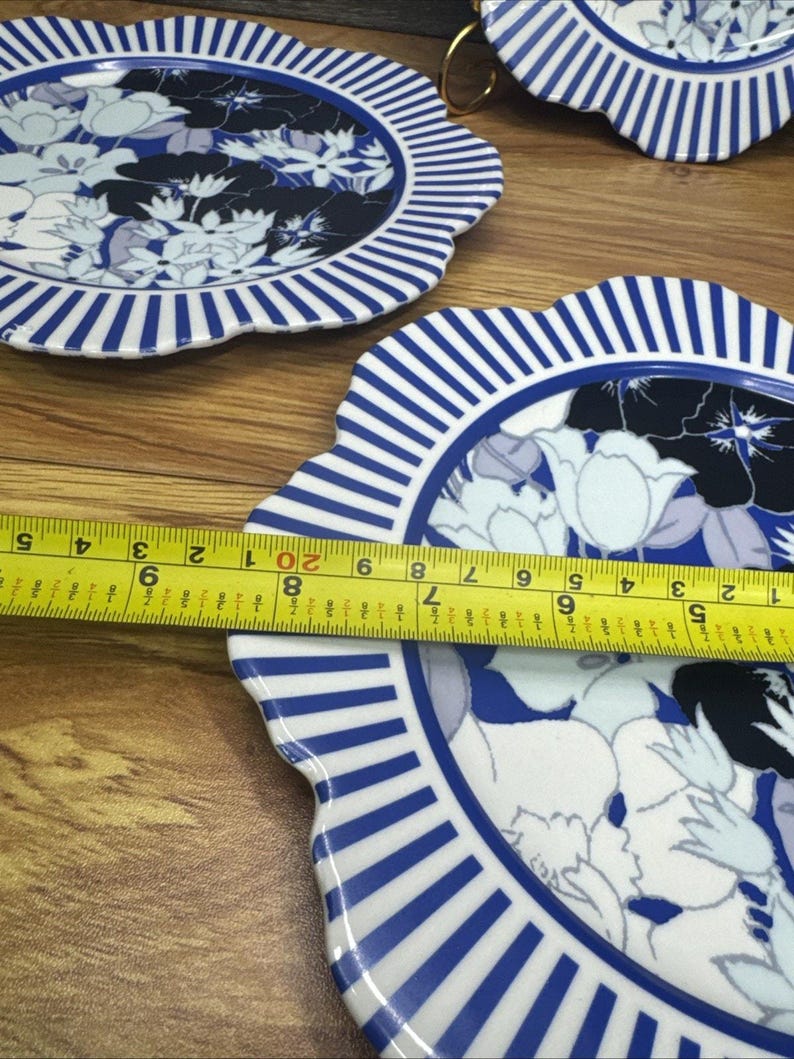 Platos de postre florales Anthropologie Lyla con rayas azules y blancas de 8,25" (juego de 4) imagen 5