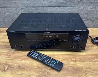 Receptor AV Yamaha RX-V365 de 5.1 canales con sonido envolvente, HDMI, control remoto y manual.