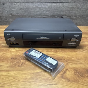 TOSHIBA / M-685 4-head Hifi Stereo VCR Video Recorder VHS Player