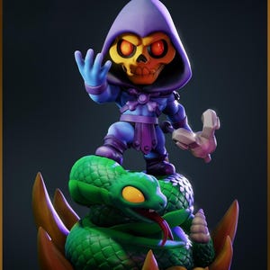 Pode incluir: Uma estatueta de Skeletor, personagem de He-Man e os Defensores do Universo, em pé sobre uma cobra verde. Skeletor usa um capuz roxo e armadura azul, com um rosto de caveira amarelo e olhos vermelhos. A cobra tem uma língua vermelha e olhos amarelos.