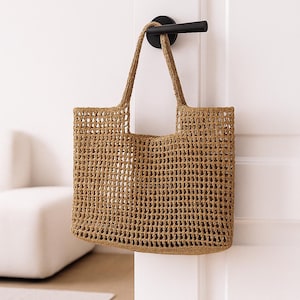 Gehäkelte Bast Trage- & Clutch-Tasche im Set - Leichte Strandtasche aus Raffia Mesh, Stroh-Einkaufstasche mit offenem Gewebe, Netzhandtasche, Sommermarkt-Tasche