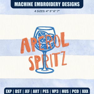 Può includere: Design per ricamo a macchina con un cocktail Aperol Spritz. Il design include le parole "Aperol Spritz" in arancione, con il contorno blu di un bicchiere da cocktail e una fetta d'arancia. Disponibile in 4 misure: 10 cm, 13 cm, 15 cm e 18 cm.