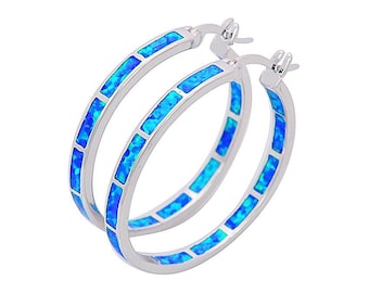 Ringoorbellen met blauwe opaal inleg, 30 mm zilverkleur, grote iriserende oorringen