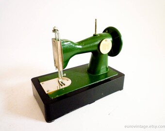 Vintage Sewing Machine Toy Green Black 70s / Sewing Machine for Kids / Vintage Toy 60s 70s