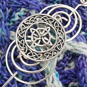 Celtic Knot Intertwined Circles Shawl Pin in Silver