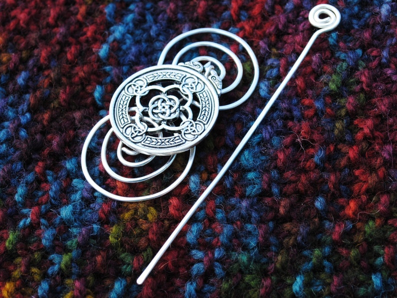 Celtic Knot Shawl Pin in Silver image 4