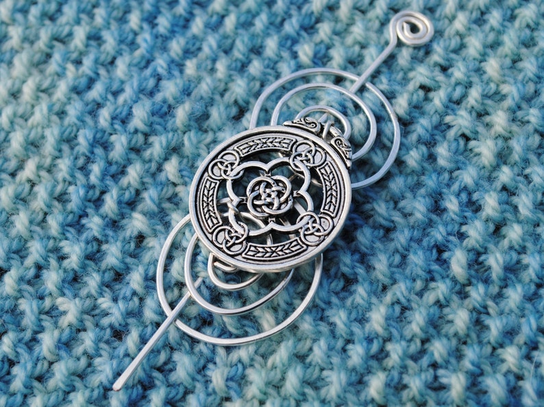 Celtic Knot Shawl Pin in Silver image 2