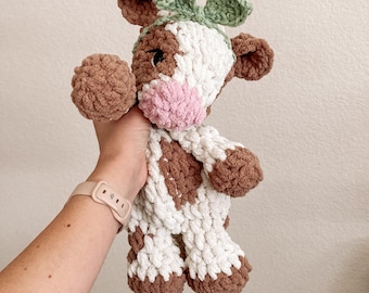 Vaquinha de Crochê para Aconchegar | Vaquinha de Pelúcia Feita à Mão | Decoração de Crochê para Quarto de Bebê | Brinquedo de Vaquinha de Crochê | Vaquinha de Pelúcia | Vaquinha de Pelúcia