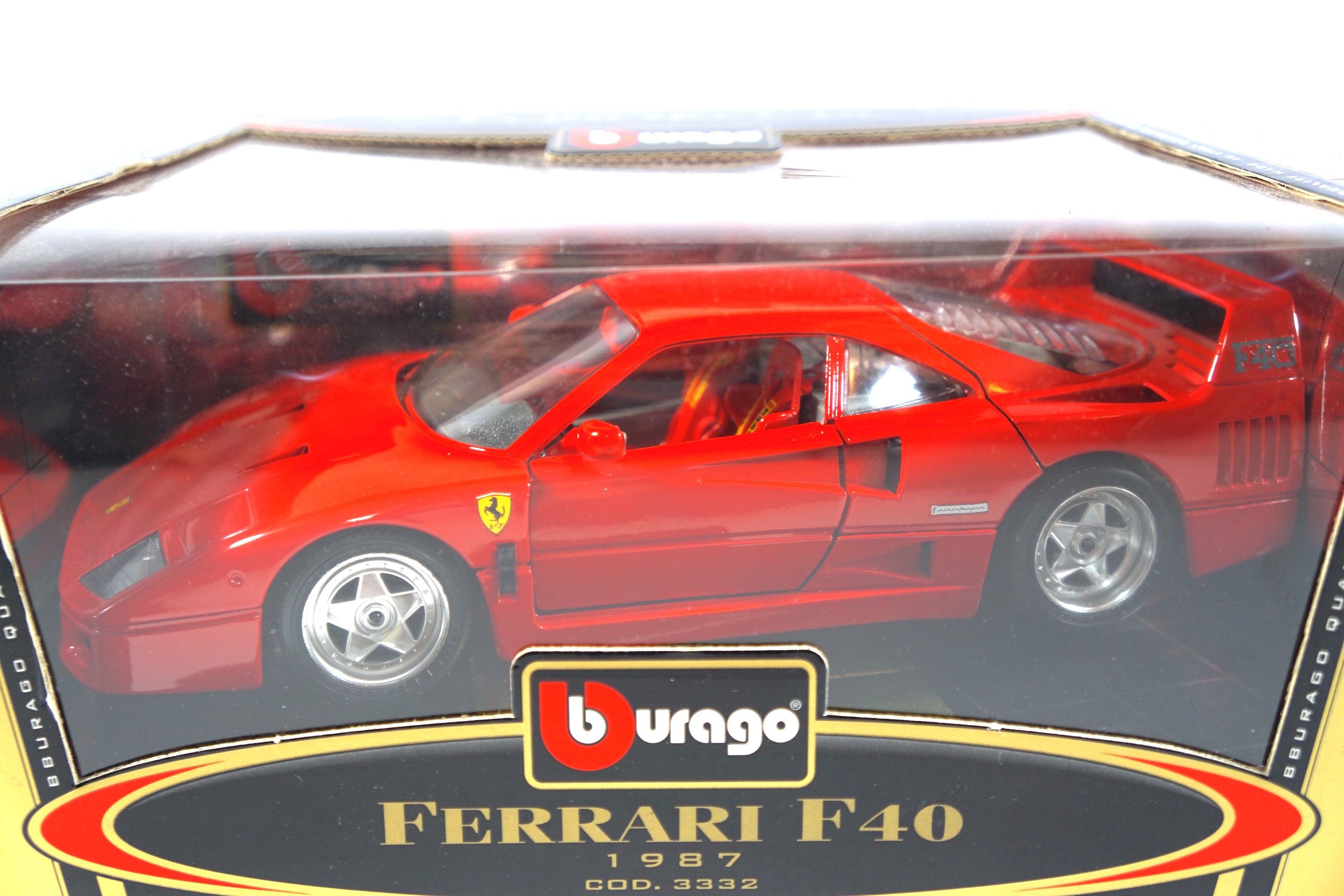 bburago　フェラーリ　F40　1/18　ゴールドコレクション Amazon | Bburago 1/18 Ferrari Ferrari F40 1987 Gold