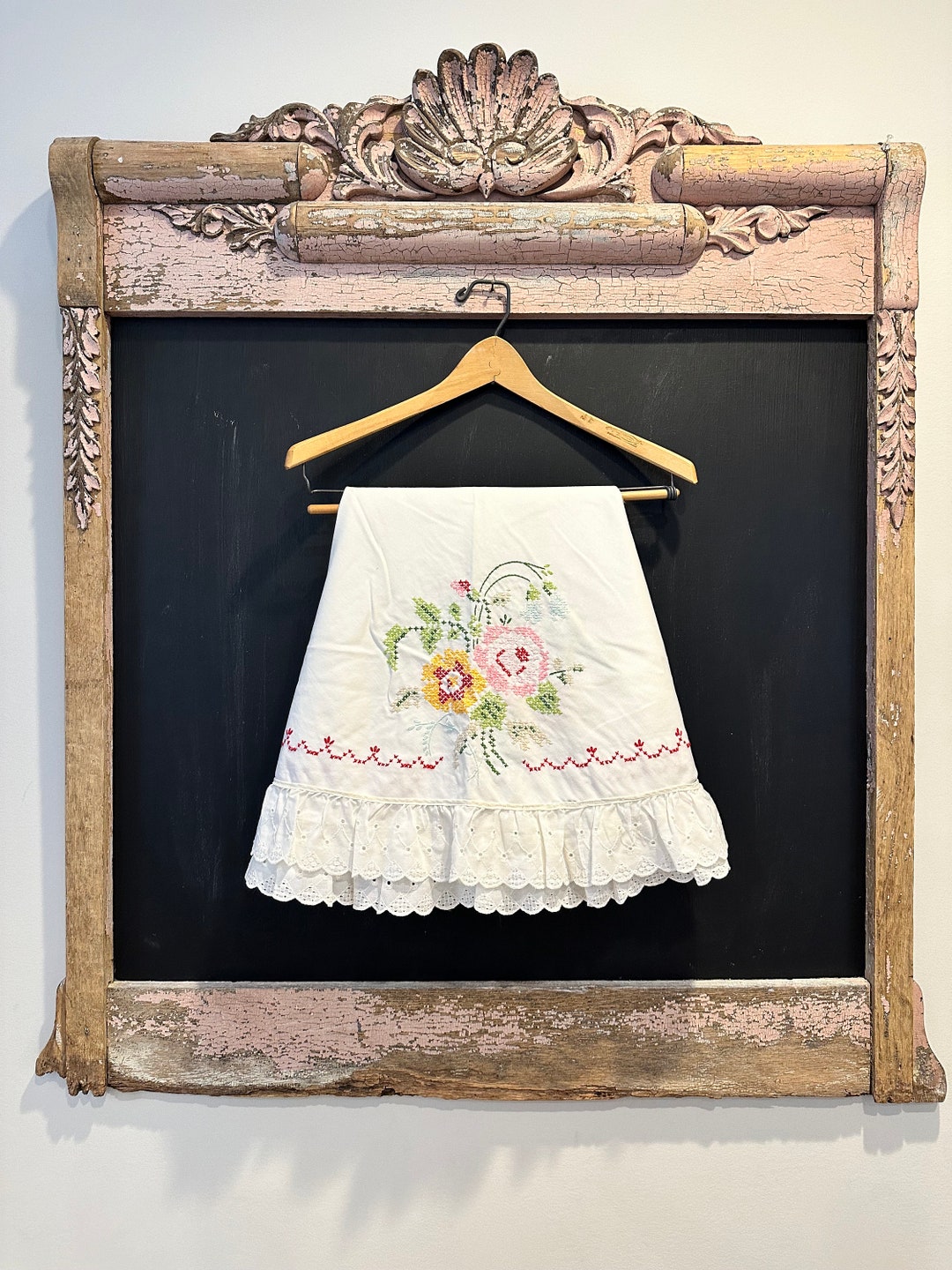 Vintage 60 Inch Round Cotton Linen Tablecloth With Cross Stitch Florals