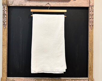 Vintage White Cotton Linen Tablecloth with Damask Florals/ Cottagecore Style Vintage Linen with Six Matching Napkins
