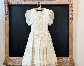Vintage Girl’s White Dress with Lace / Girl’s Size 6x / 1980’s Vintage Girl Dress by Jinelle