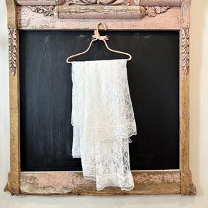 Vintage White Lace Oval Tablecloth / Cottagecore Style