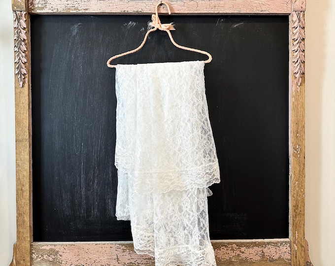 Oval Paisley Lace Tablecloth