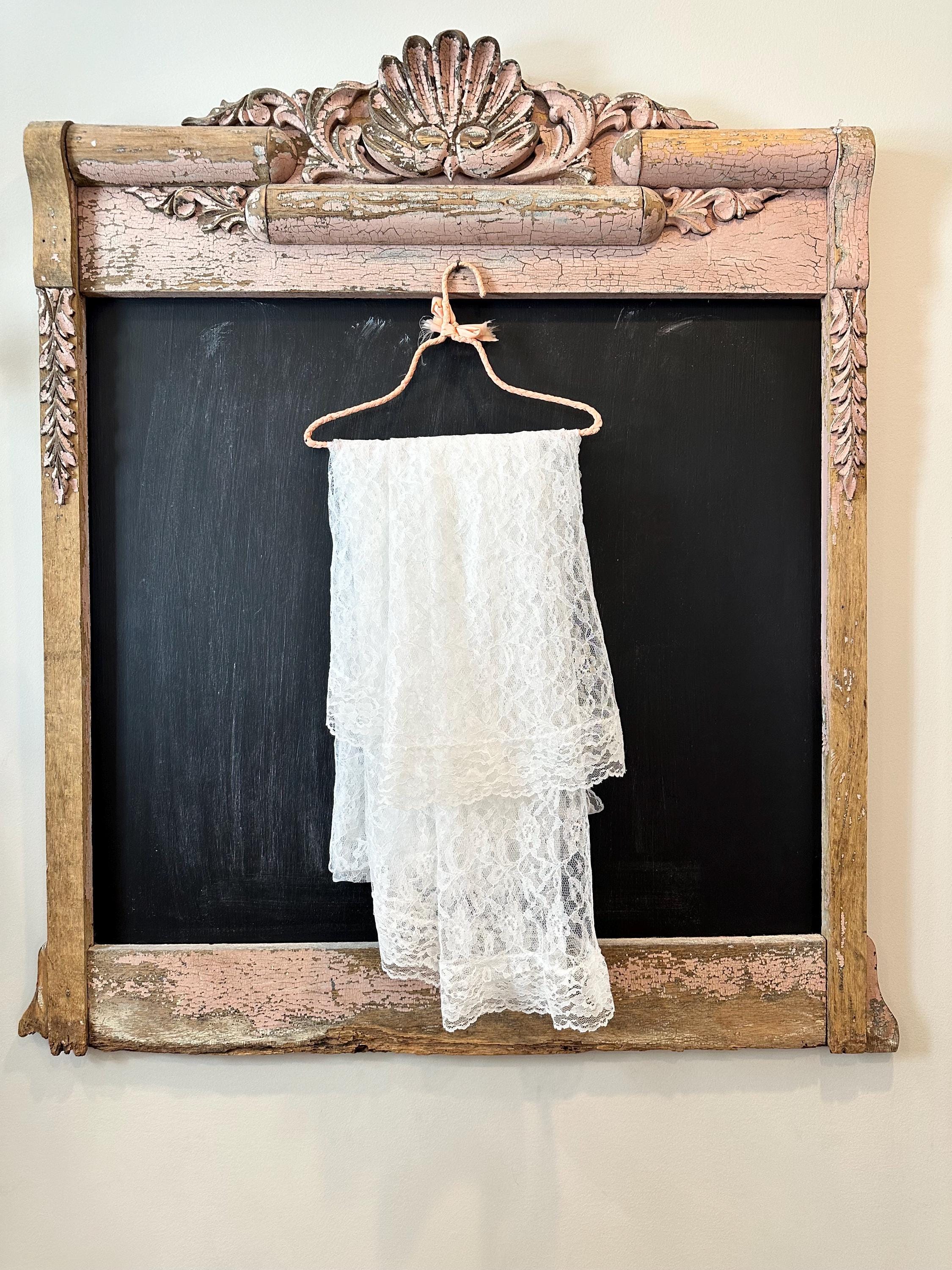 Vintage White Lace Oval Tablecloth / Cottagecore Style