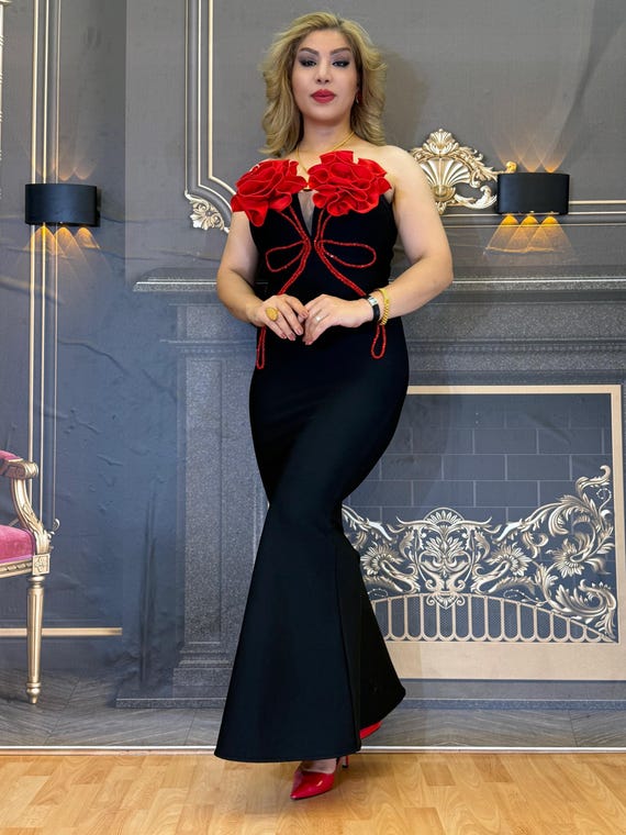 green emerald velvet dress Elegant Black Long Mermaid V-Neck Tulle Lace Prom Dress with Sleeves main image 0