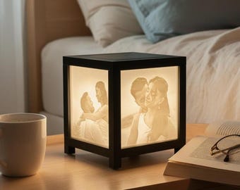 Personalisierte Nachttischlampe mit Fotos, Individuelles Nachtlicht für Schlafzimmer, Fotowürfel Lithophanie, Geschenk zur Hochzeit/Geburt